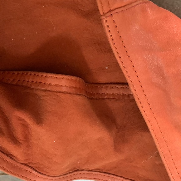 Vintage Calvin Klein calf-skin leather belt, brass buckle clasp, 27” waist. - Picture 4 of 6